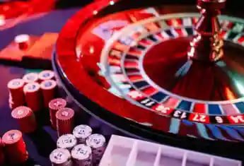 Adult Bangladesh user checking live casino limits and phone privacy